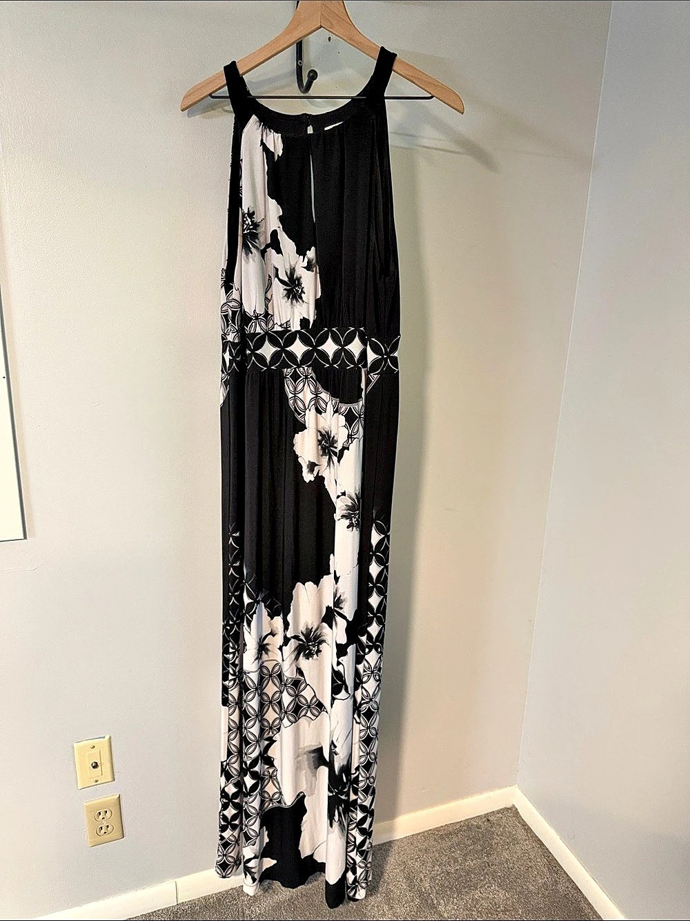 Carmen Marc Valvo Abstract Maxi Dress in Black & White Size XL Like New